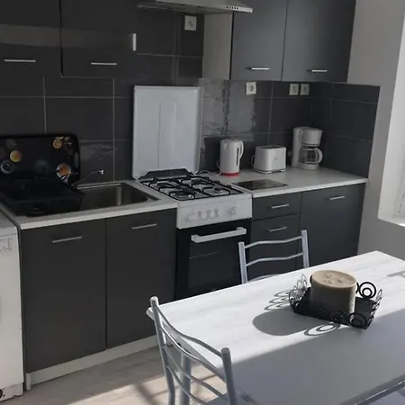 شقة F2 Agreable Proche De Toute Commodite *