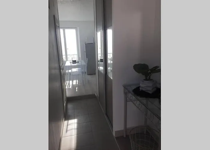 Apartment F2 Agreable Proche De Toute Commodite *